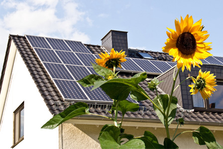 solar-panel-on-house-horiz